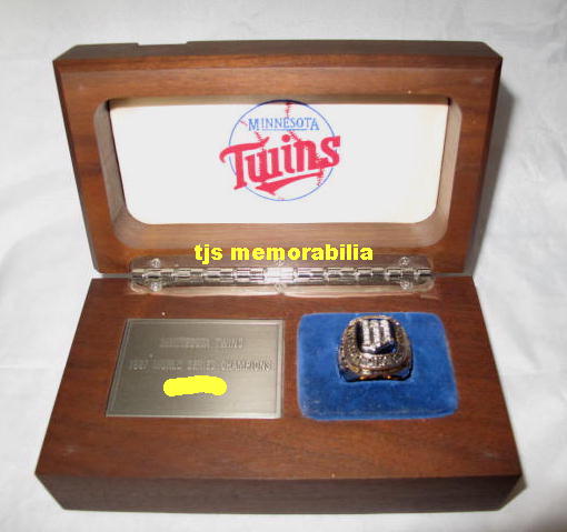 1987 MINNESOTA TWINS WORLD SERIES RING & ORIGINAL PRESENTATION BOX